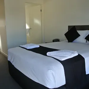 Dooley's Tavern & 3*, Springsure Australia